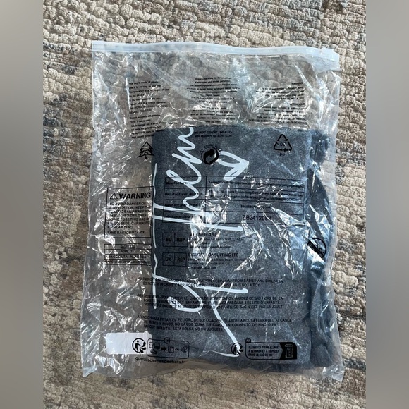 Gray Graphic T-Shirt with 'Let Them' Print - Picture 4 of 4